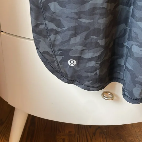 Lululemon Black Camo tank top size 6 - Picture 5 of 5